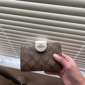 Compact coach wallet